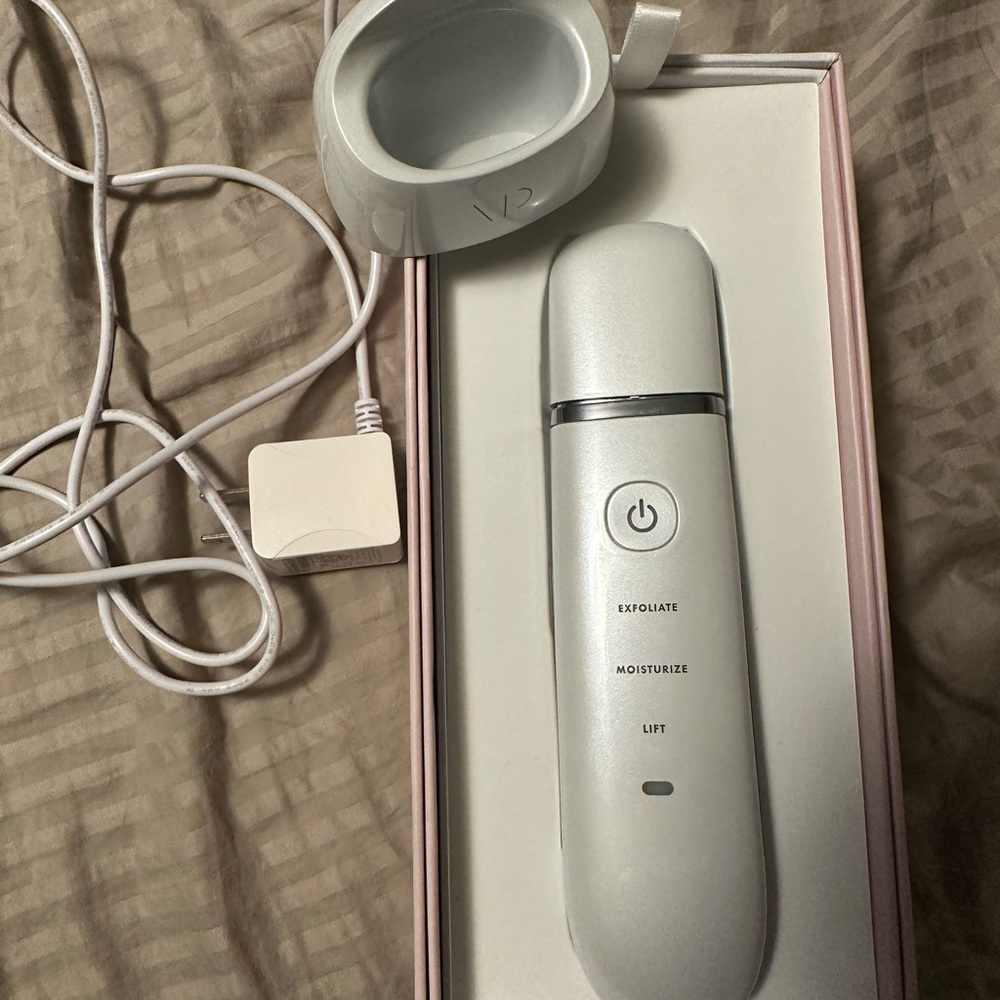 BRAND NEW. NIB. White, Ultrasonic Exfoliating Skin Spatula. IN UNOPENED BOX - Picture 6 of 8